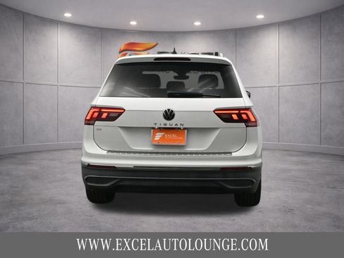 Used 2022 Volkswagen Tiguan SE w/ Panoramic Sunroof Package FWD image 7