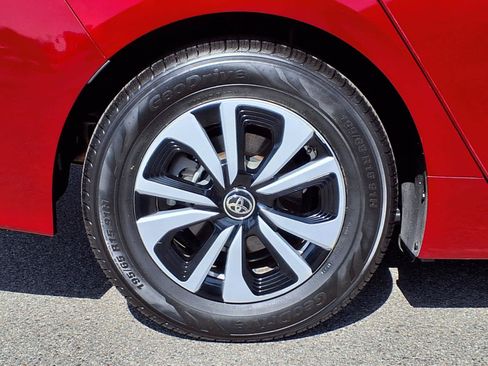 Used 2019 Toyota Prius Prime Premium FWD image 7