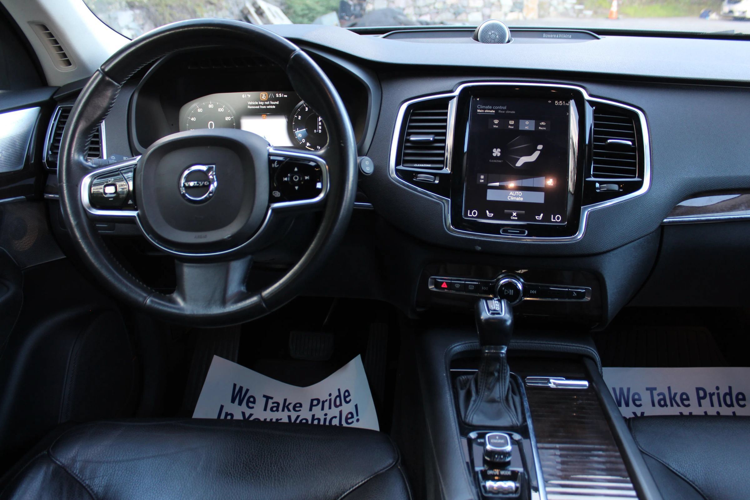 Used 2016 Volvo XC90 T6 Momentum w/ Momentum Plus Package AWD/4WD image 20