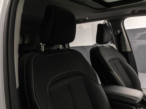 Used 2023 Jeep Grand Cherokee Laredo X image 40