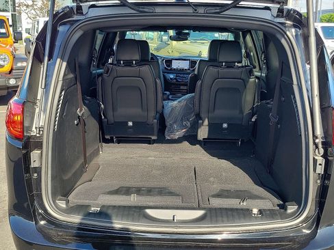 New 2025 Chrysler Voyager LX FWD image 18
