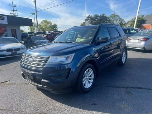 Used 2017 Ford Explorer 4WD image 2
