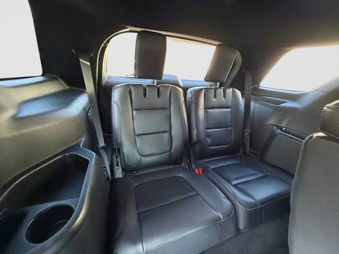 Used 2018 Ford Explorer XLT w/ Equipment Group 202A image 20