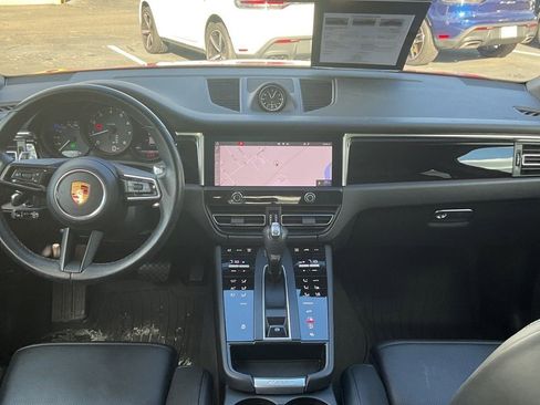 Used 2023 Porsche Macan Turbo image 4