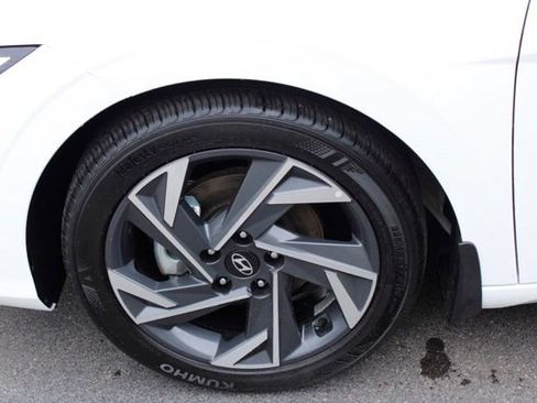 Certified 2025 Hyundai Elantra Sport FWD image 13