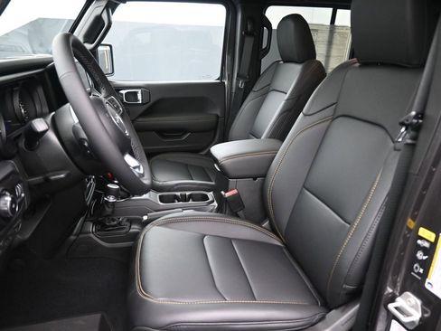 New 2025 Jeep Wrangler Sahara w/ Technology Group image 23