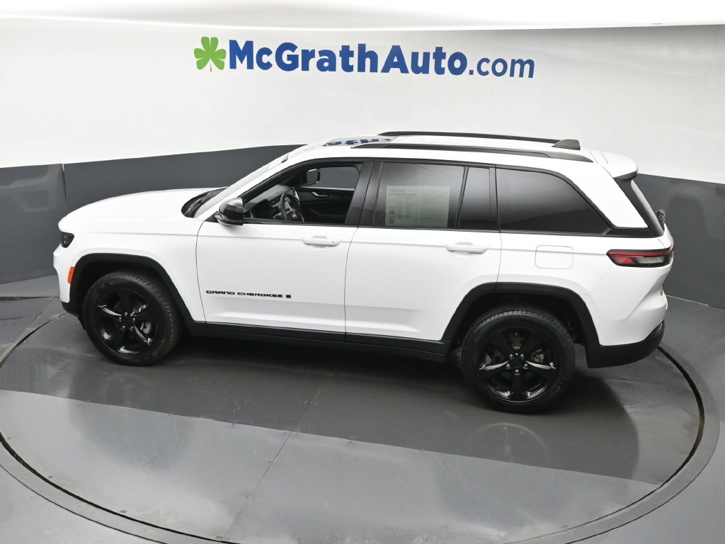Used 2023 Jeep Grand Cherokee Altitude AWD/4WD image 28