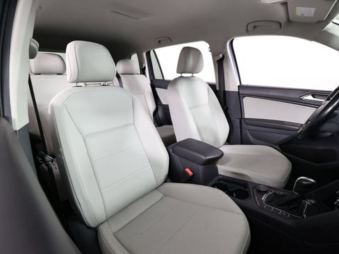 Used 2018 Volkswagen Tiguan SE AWD/4WD image 24