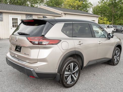 Used 2025 Nissan Rogue SL w/ SL Premium Package AWD/4WD image 11