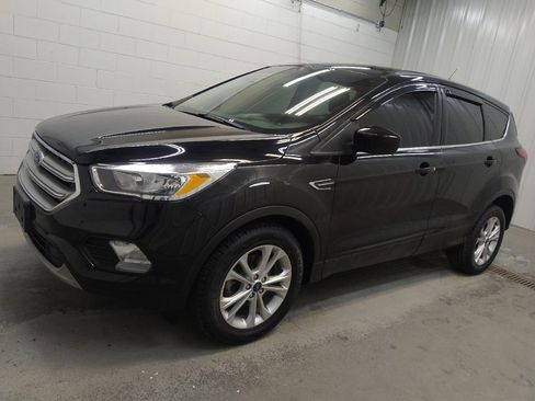 Used 2019 Ford Escape SE FWD image 2