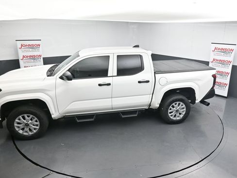 Used 2024 Toyota Tacoma SR AWD/4WD image 27