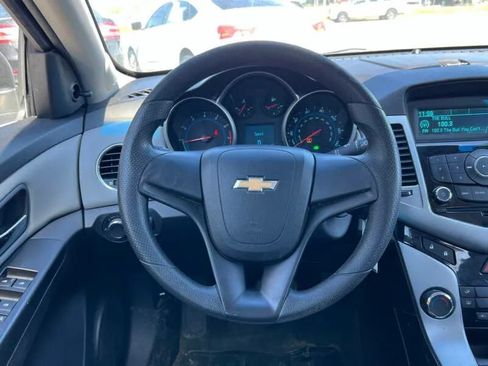Used 2011 Chevrolet Cruze LS FWD image 18