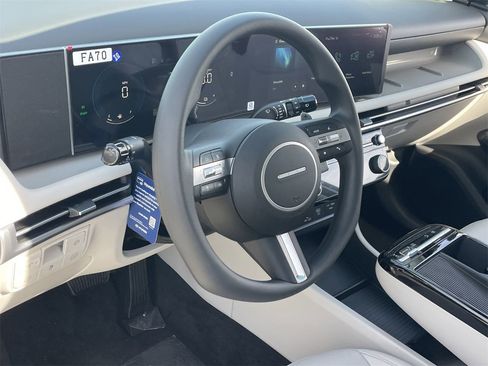 New 2026 Hyundai Tucson SEL image 17