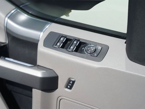 Used 2016 Ford F150 XLT w/ Equipment Group 302A Luxury AWD/4WD image 29
