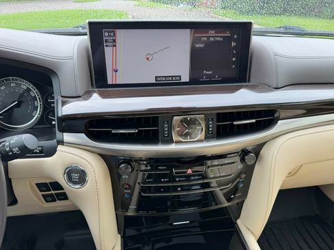 Used 2018 Lexus LX 570 4WD image 32