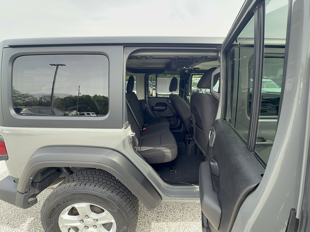 Used 2022 Jeep Wrangler Unlimited Sport AWD/4WD image 22