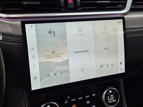 Used 2024 Jaguar F-PACE R-Dynamic S image 29