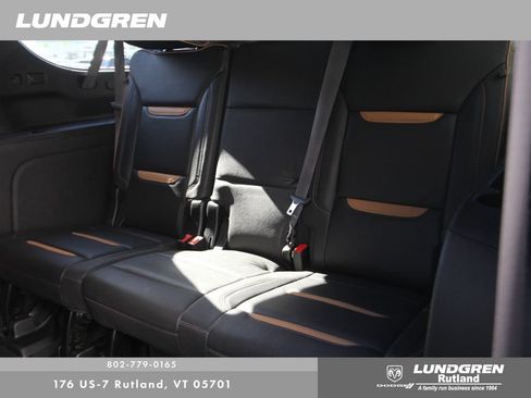Used 2023 GMC Yukon XL AT4 AWD/4WD image 43