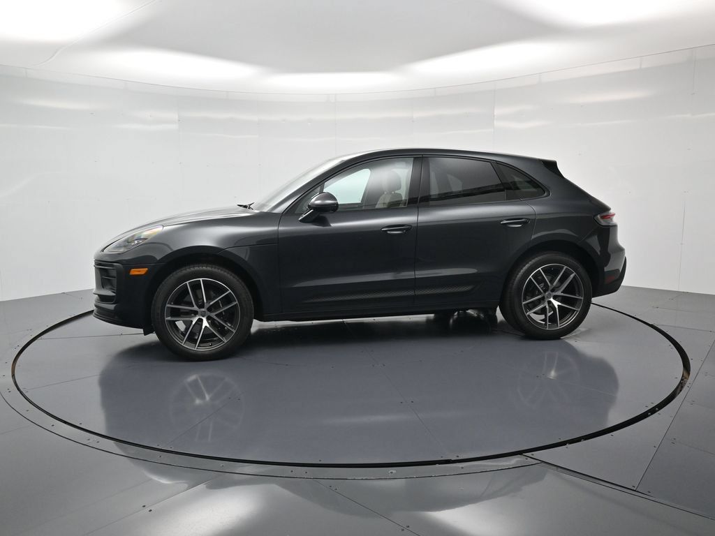 Used 2026 Porsche Macan AWD/4WD image 2