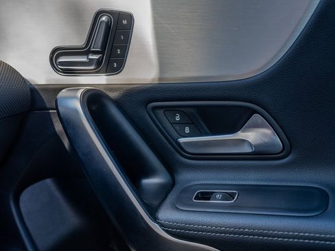 Used 2025 Mercedes-Benz CLA 250 image 14