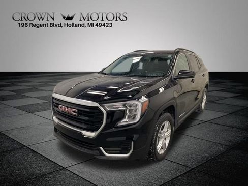 Used 2022 GMC Terrain SLE w/ Driver Convenience Package image 3
