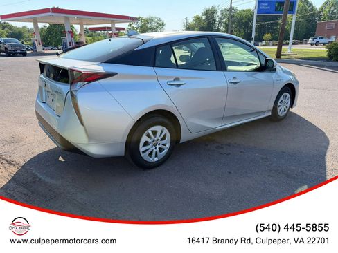 Used 2016 Toyota Prius Two FWD image 5
