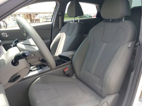 Used 2025 Hyundai Elantra SE FWD image 10