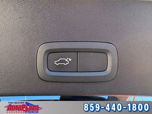 Used 2021 Volvo XC40 T4 Momentum w/ Protection Package Premier FWD image 29