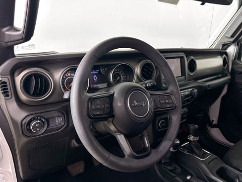 Used 2023 Jeep Gladiator Sport AWD/4WD image 9