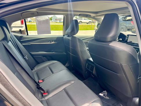 Used 2025 Toyota Camry Hybrid AWD/4WD image 16