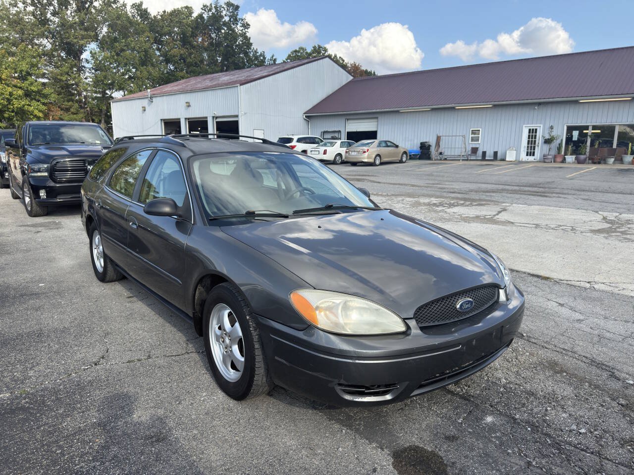 Used 2005 Ford Taurus SE FWD image 5