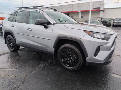 Used 2021 Toyota RAV4 LE image 7