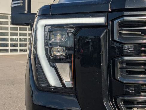 Used 2024 GMC Sierra 2500 AT4 w/ Snow Plow Prep/Camper Package AWD/4WD image 10