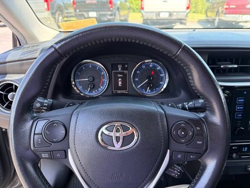 Used 2019 Toyota Corolla SE FWD image 3