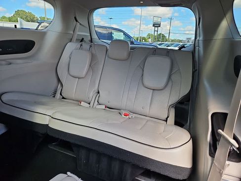Used 2021 Chrysler Pacifica Limited w/ Premium & Safety Sphere Group AWD/4WD image 10