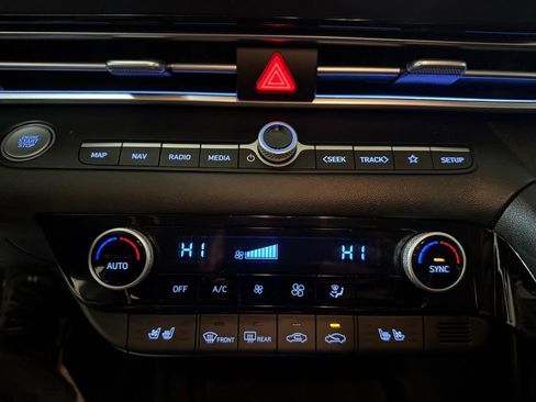 Certified 2023 Hyundai Elantra Limited image 36