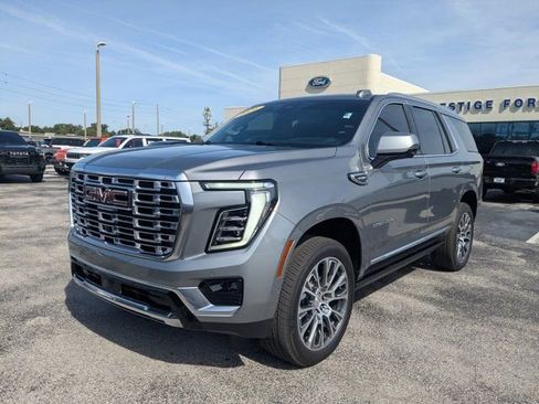 Used 2026 GMC Yukon Denali w/ Denali Reserve Package AWD/4WD image 9