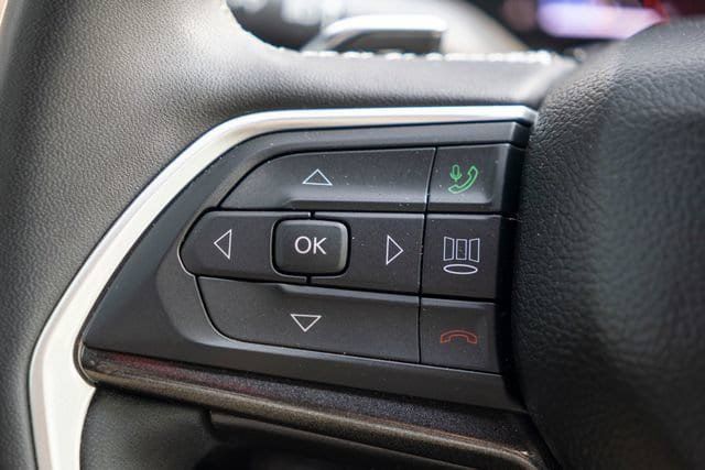 Used 2023 Jeep Grand Cherokee Altitude AWD/4WD image 19