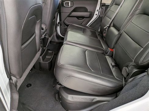 Used 2022 Jeep Wrangler Unlimited Sahara w/ Cold Weather Group image 27