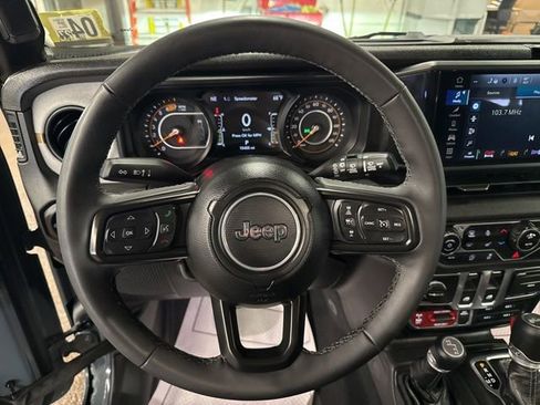 Used 2025 Jeep Wrangler Sport AWD/4WD image 12