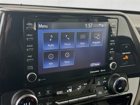 Used 2022 Toyota Highlander LE image 19