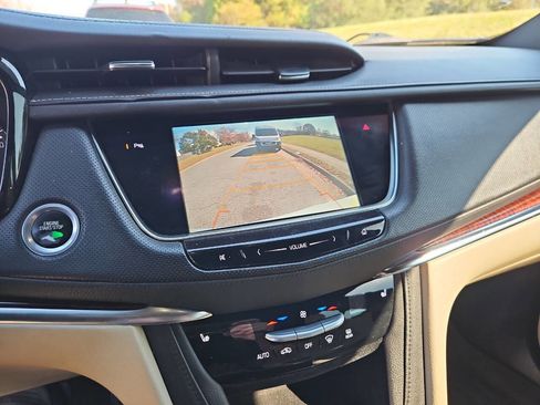 Used 2017 Cadillac XT5 Luxury w/ Driver Awareness Package image 18