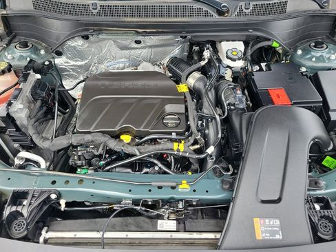 Used 2025 Chevrolet Trax LT FWD image 32