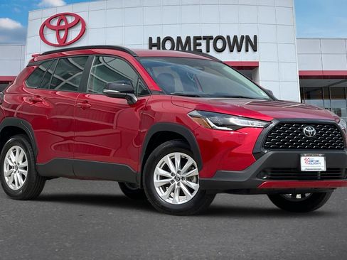 Used 2025 Toyota Corolla Cross LE AWD/4WD image 2
