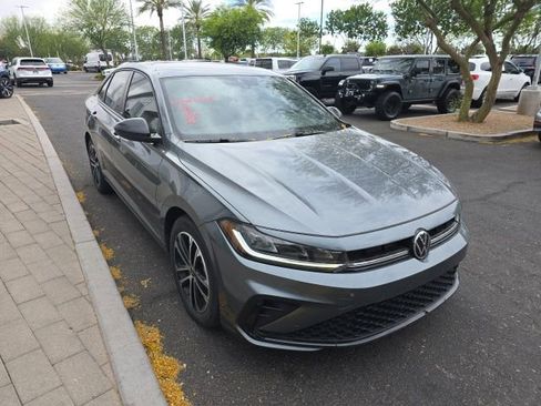 Used 2025 Volkswagen Jetta Sport image 2