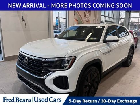 Used 2024 Volkswagen Atlas Cross Sport SE w/ Panoramic Sunroof Package image 2