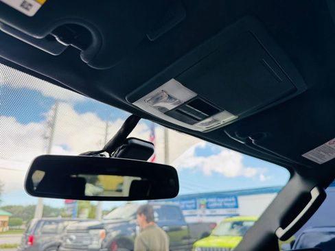 Used 2015 Lincoln Navigator 2WD image 24