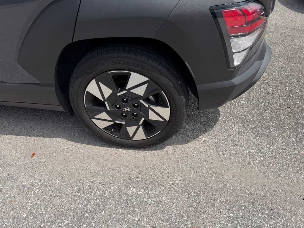 Used 2024 Hyundai Kona SEL FWD image 8