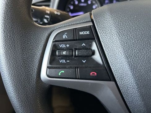 Used 2017 Hyundai Elantra SE image 13