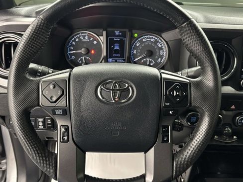 Used 2020 Toyota Tacoma TRD Off-Road image 17
